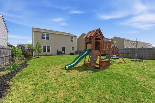 1817 Radnor Rd, Lebanon, TN 37087