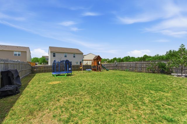 1817 Radnor Rd, Lebanon, TN 37087