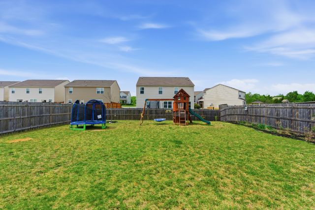 1817 Radnor Rd, Lebanon, TN 37087