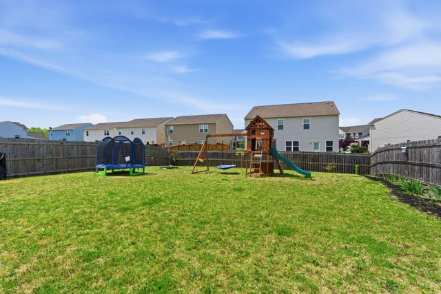 1817 Radnor Rd, Lebanon, TN 37087