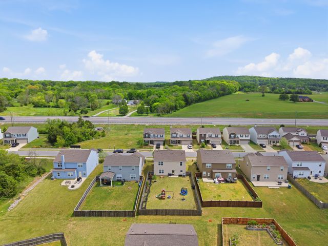 1817 Radnor Rd, Lebanon, TN 37087