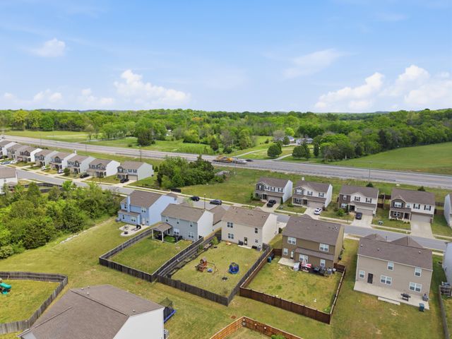 1817 Radnor Rd, Lebanon, TN 37087