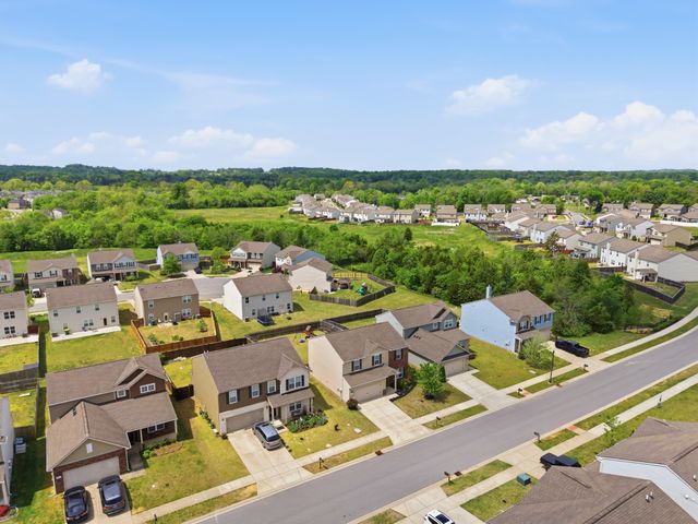 1817 Radnor Rd, Lebanon, TN 37087