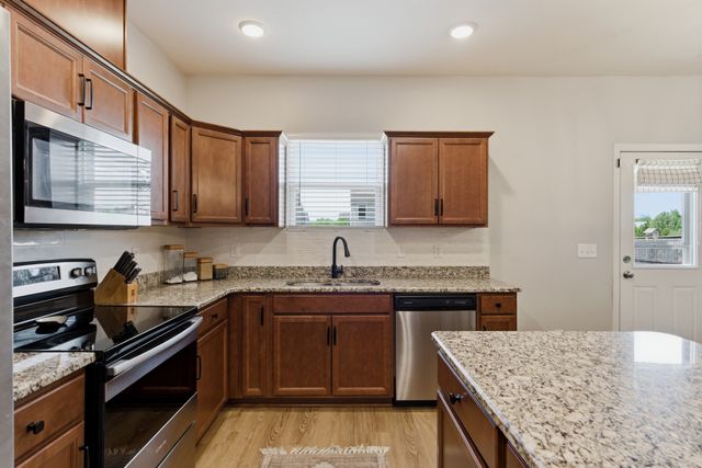 1817 Radnor Rd, Lebanon, TN 37087