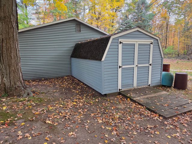 6987 S Pine Avenue, Newaygo, MI 49337