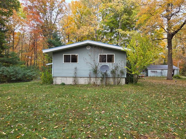 6987 S Pine Avenue, Newaygo, MI 49337