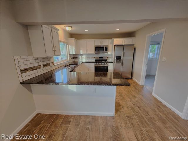 1574 E Woodruff Avenue, Hazel Park, MI 48030