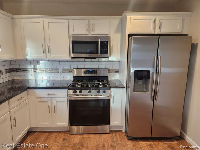 1574 E Woodruff Avenue, Hazel Park, MI 48030