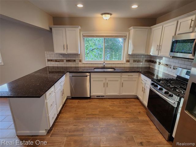 1574 E Woodruff Avenue, Hazel Park, MI 48030