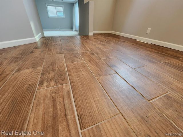 1574 E Woodruff Avenue, Hazel Park, MI 48030
