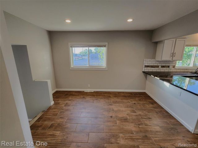 1574 E Woodruff Avenue, Hazel Park, MI 48030