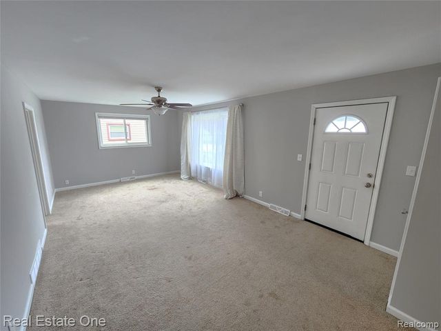 1574 E Woodruff Avenue, Hazel Park, MI 48030