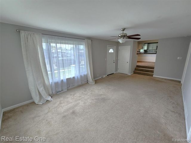 1574 E Woodruff Avenue, Hazel Park, MI 48030