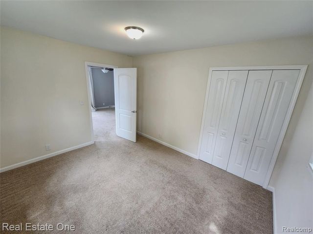 1574 E Woodruff Avenue, Hazel Park, MI 48030