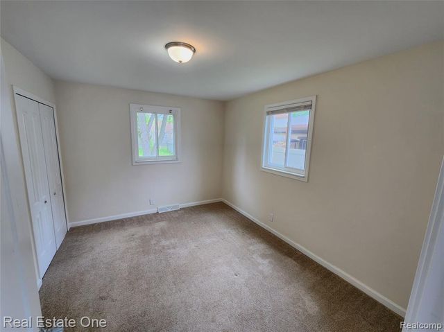 1574 E Woodruff Avenue, Hazel Park, MI 48030
