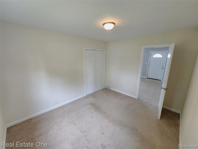 1574 E Woodruff Avenue, Hazel Park, MI 48030
