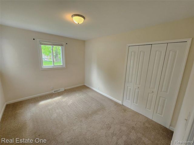 1574 E Woodruff Avenue, Hazel Park, MI 48030