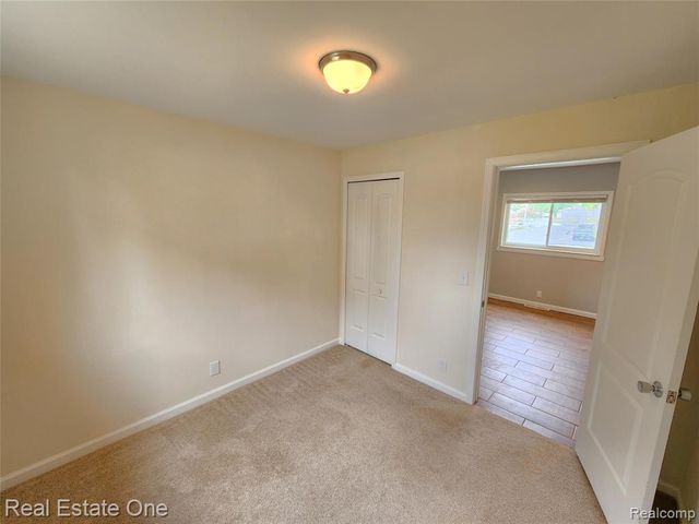 1574 E Woodruff Avenue, Hazel Park, MI 48030