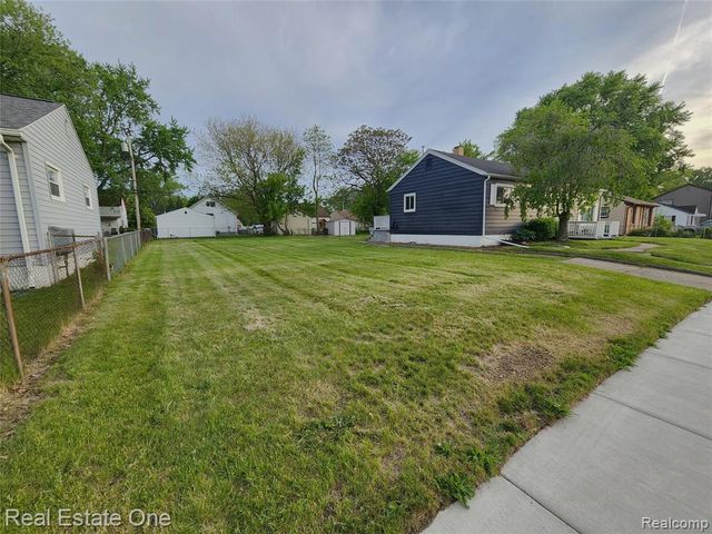 1574 E Woodruff Avenue, Hazel Park, MI 48030