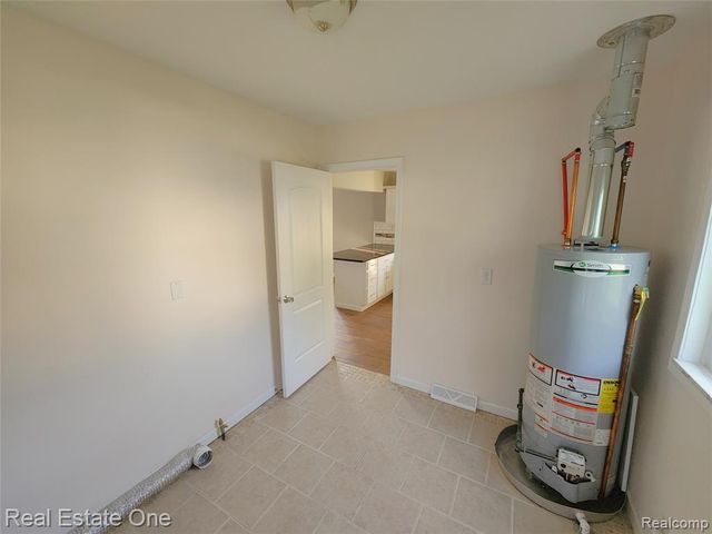 1574 E Woodruff Avenue, Hazel Park, MI 48030