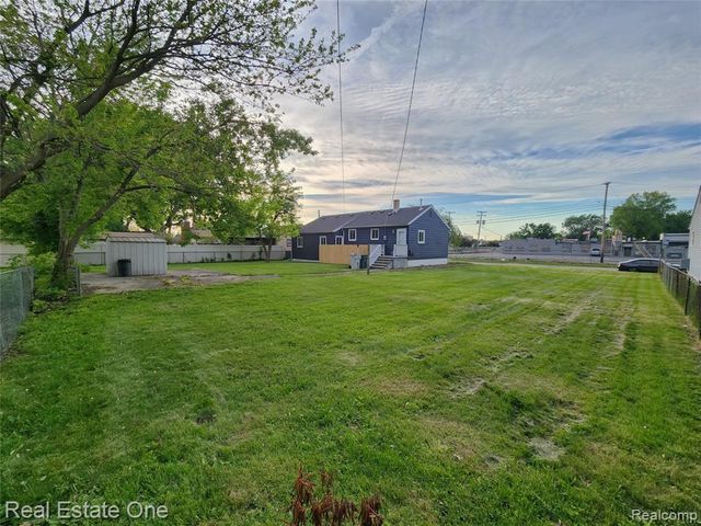 1574 E Woodruff Avenue, Hazel Park, MI 48030