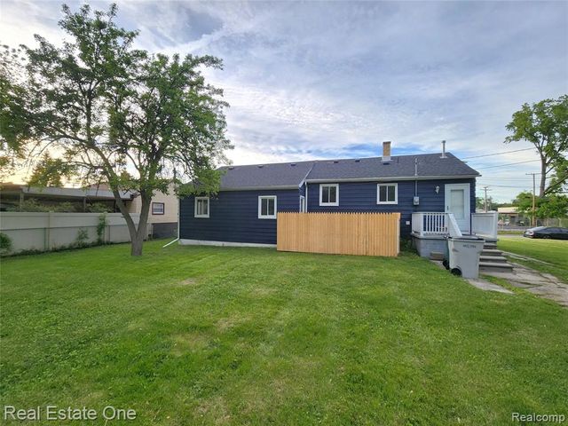 1574 E Woodruff Avenue, Hazel Park, MI 48030