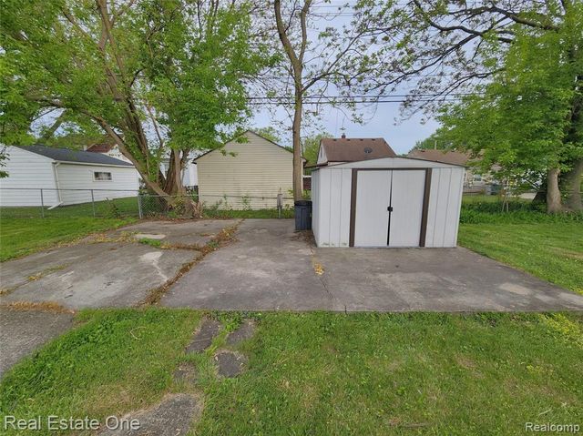 1574 E Woodruff Avenue, Hazel Park, MI 48030