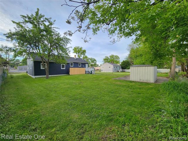 1574 E Woodruff Avenue, Hazel Park, MI 48030