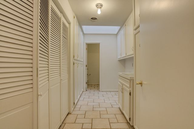 601 18th Street, Seagraves, TX 79359