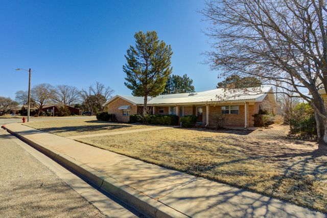 601 18th Street, Seagraves, TX 79359