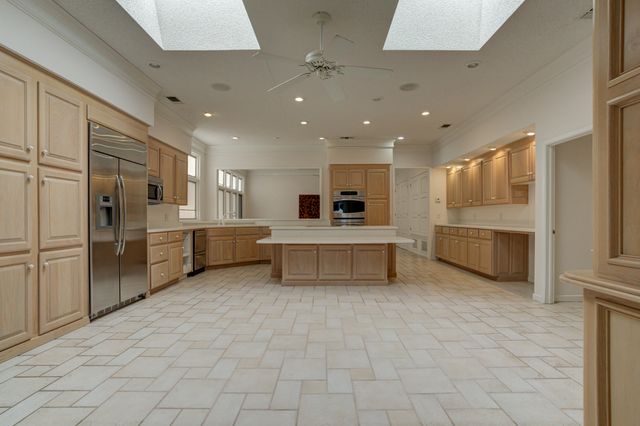 601 18th Street, Seagraves, TX 79359