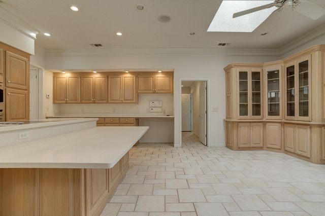 601 18th Street, Seagraves, TX 79359