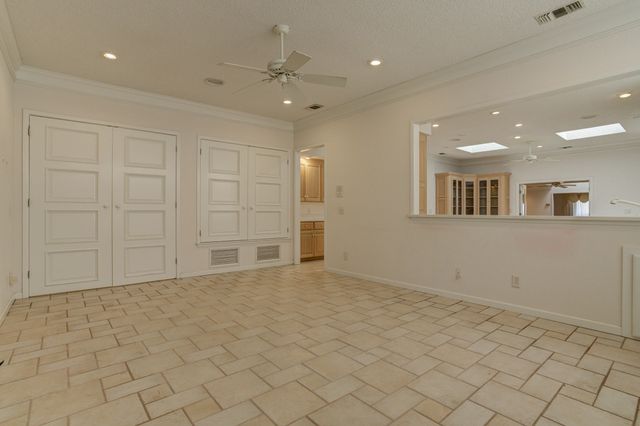 601 18th Street, Seagraves, TX 79359