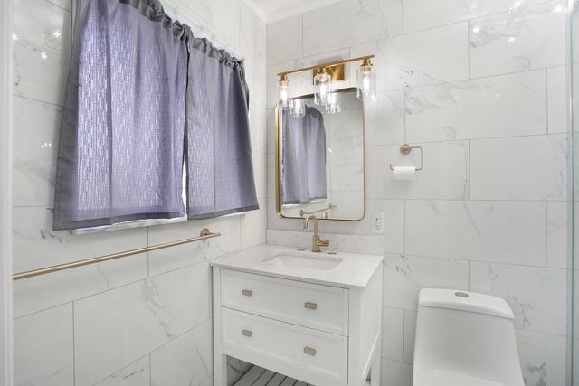 5100 NE 22nd Avenue, Lighthouse Point, FL 33064