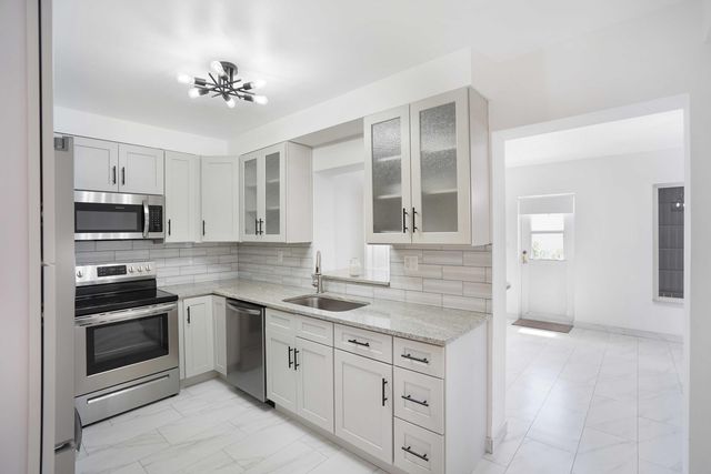 5100 NE 22nd Avenue, Lighthouse Point, FL 33064