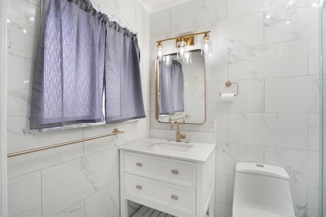 5100 NE 22nd Avenue, Lighthouse Point, FL 33064