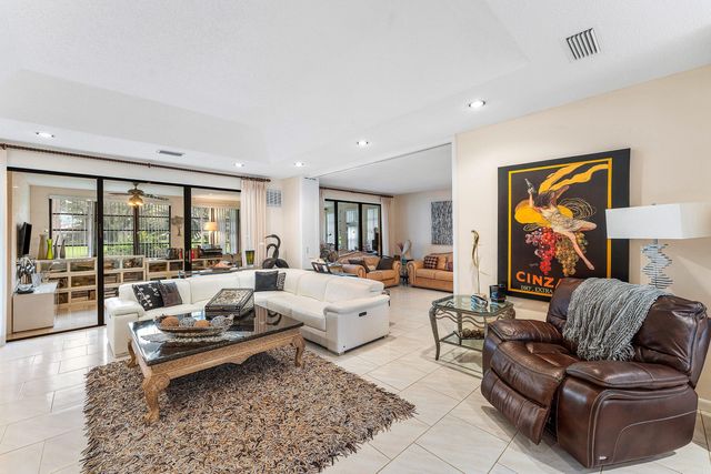 46 Woods Lane, Boynton Beach, FL 33436