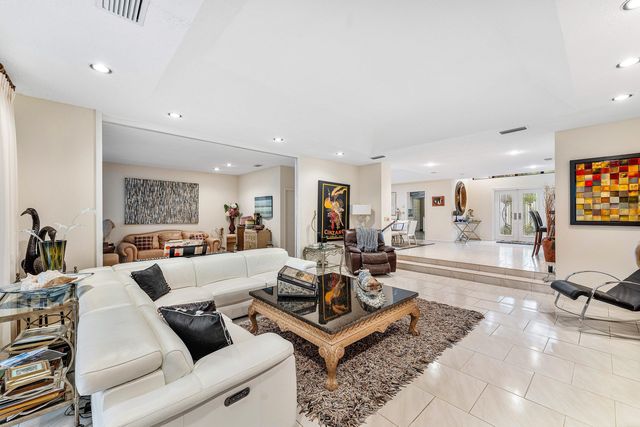 46 Woods Lane, Boynton Beach, FL 33436