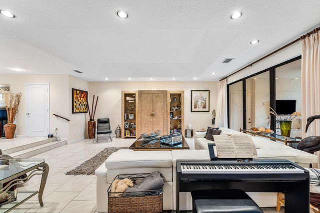 46 Woods Lane, Boynton Beach, FL 33436