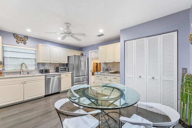 46 Woods Lane, Boynton Beach, FL 33436