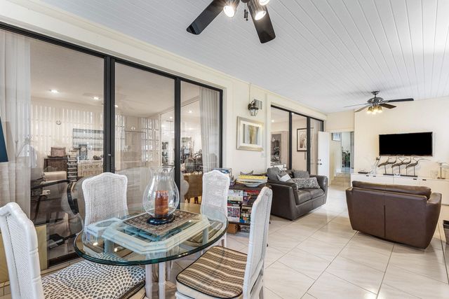 46 Woods Lane, Boynton Beach, FL 33436