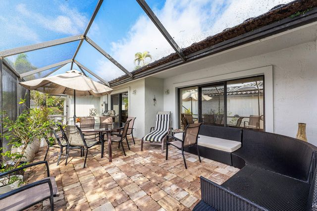 46 Woods Lane, Boynton Beach, FL 33436