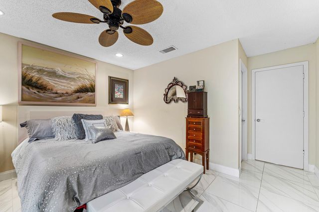 46 Woods Lane, Boynton Beach, FL 33436