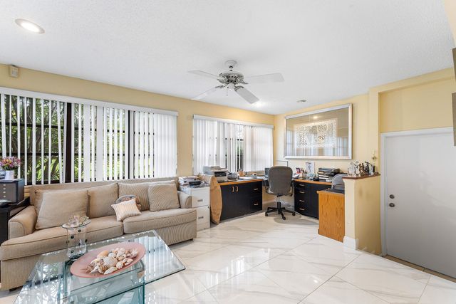 46 Woods Lane, Boynton Beach, FL 33436