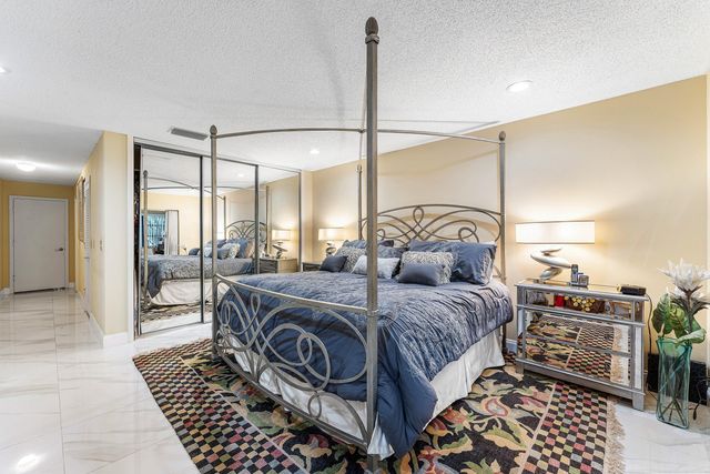 46 Woods Lane, Boynton Beach, FL 33436