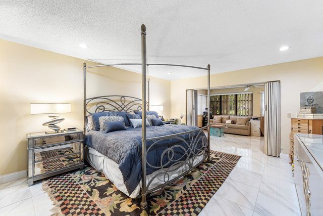46 Woods Lane, Boynton Beach, FL 33436