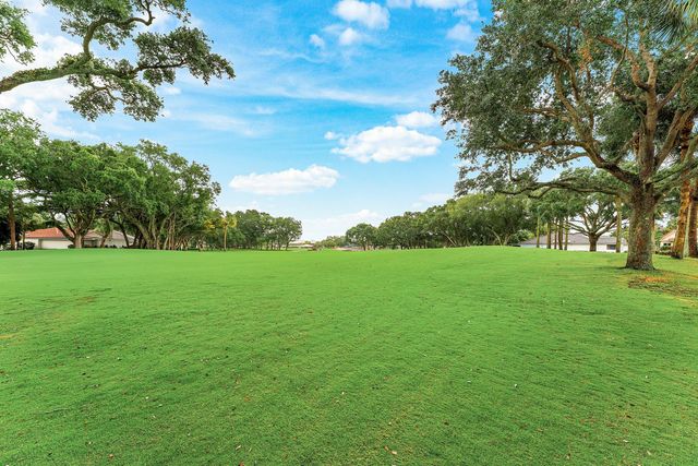 46 Woods Lane, Boynton Beach, FL 33436