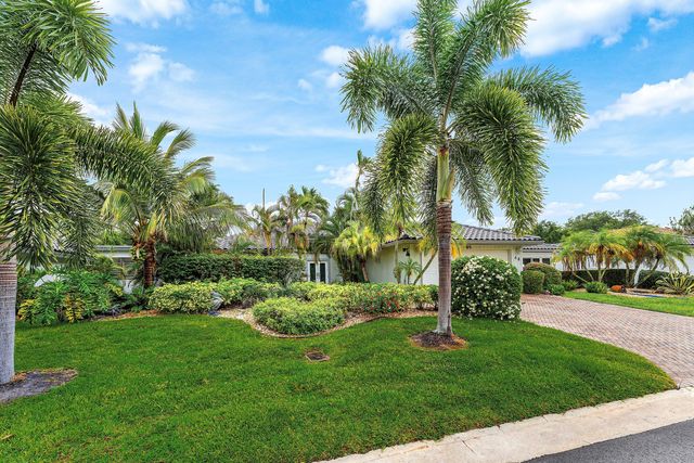 46 Woods Lane, Boynton Beach, FL 33436