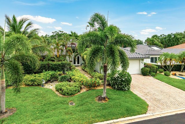 46 Woods Lane, Boynton Beach, FL 33436