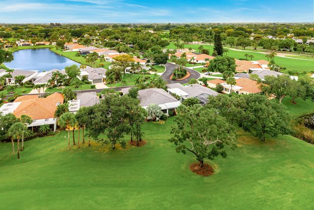46 Woods Lane, Boynton Beach, FL 33436